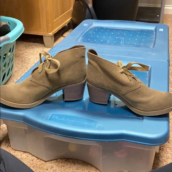 Size 9 Boots - Picture 6 of 8